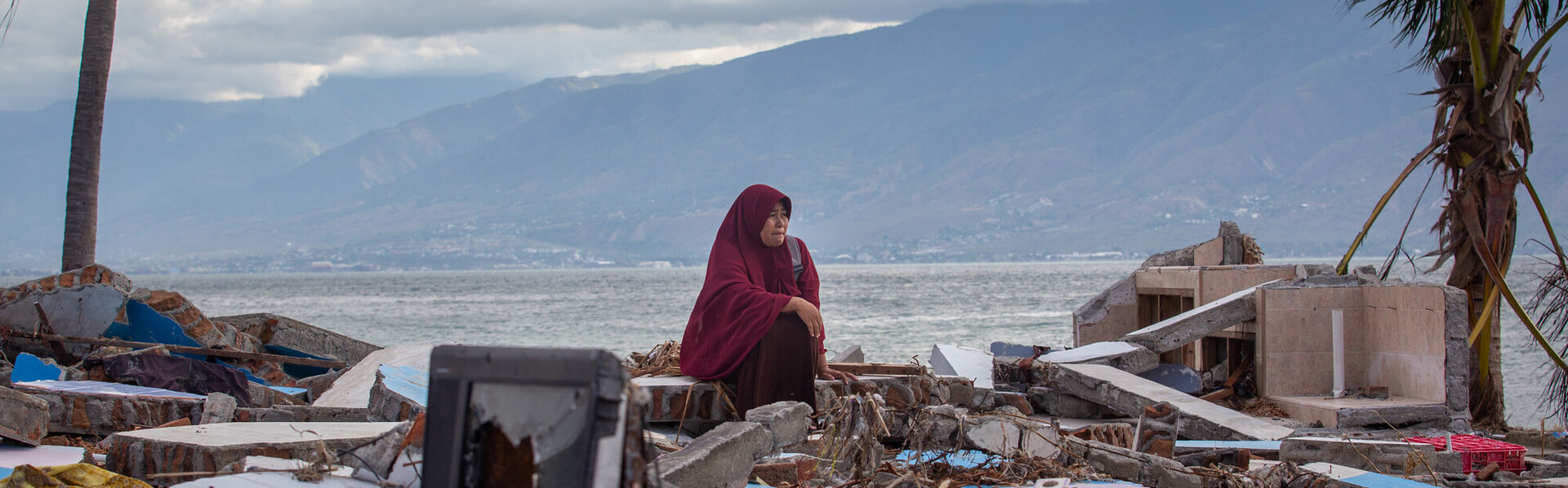 Eine Frau auf Sulawesi: Vor einem Jahr erschütterte ein Erdbeben, gefolgt von einem Tsunami, die indonesische Insel. 
