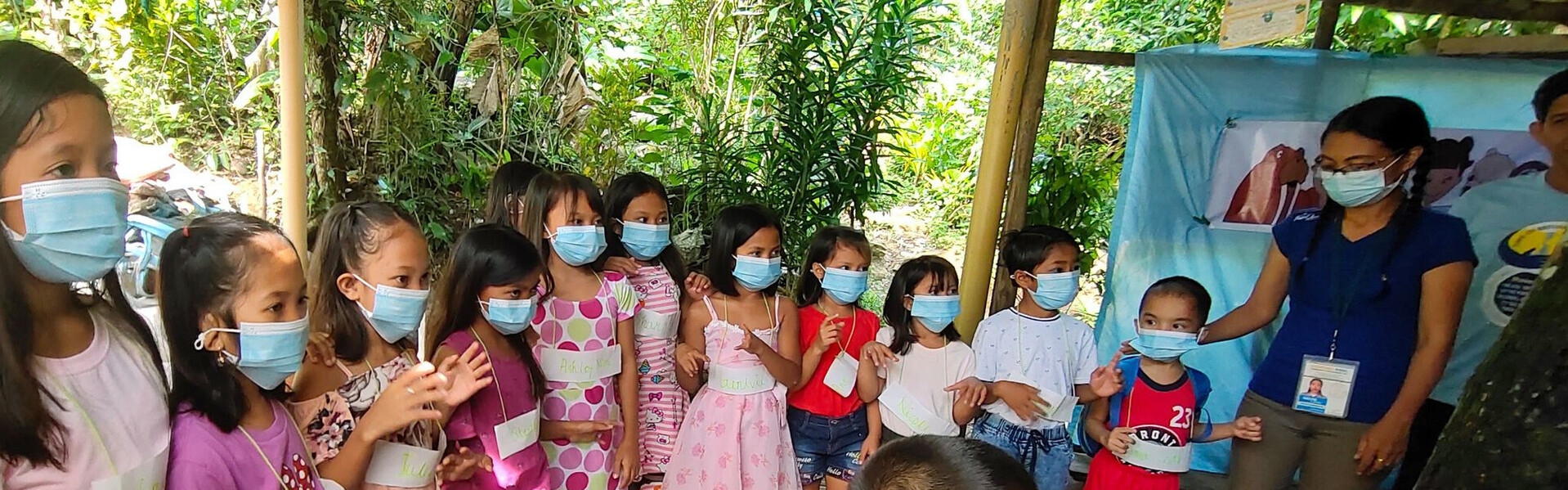 Ein Hilfsprojekt für Kinder auf den Philippinen, nachdem dort Taifun Goni wütete