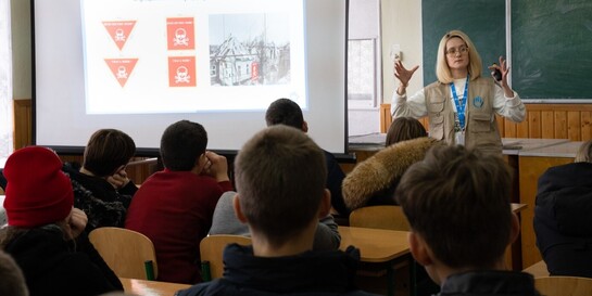 Risikoaufklärung in einer Schule in der Oblast Tscherniwzi in der Ukraine 