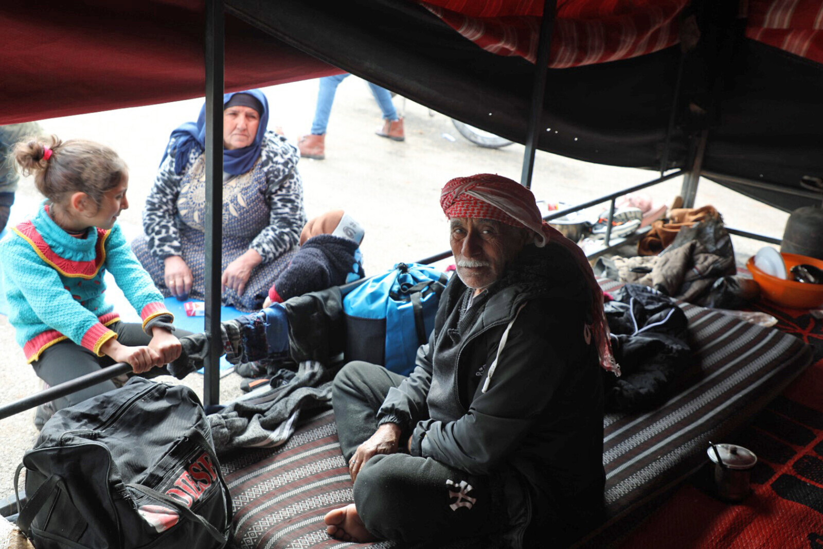 Eine Familie in Syrien, nach dem Erdbeben im Februar 2023