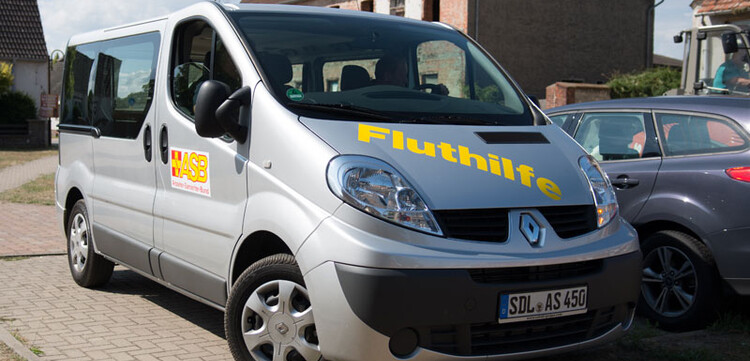 052-bs-hochwasser-okt-52 Dank des Arbeiter-Samariter-Bundes können Herr und Frau Janitzka wieder ein normales Leben führen