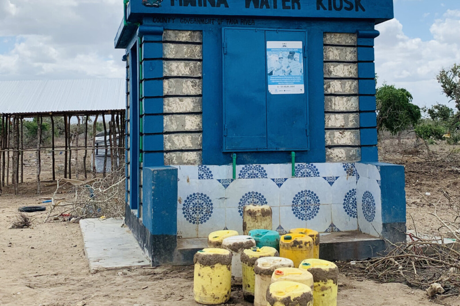 Ein Trinkwasserbrunnen, den Habitat for Humanity in Kenia installiert hat