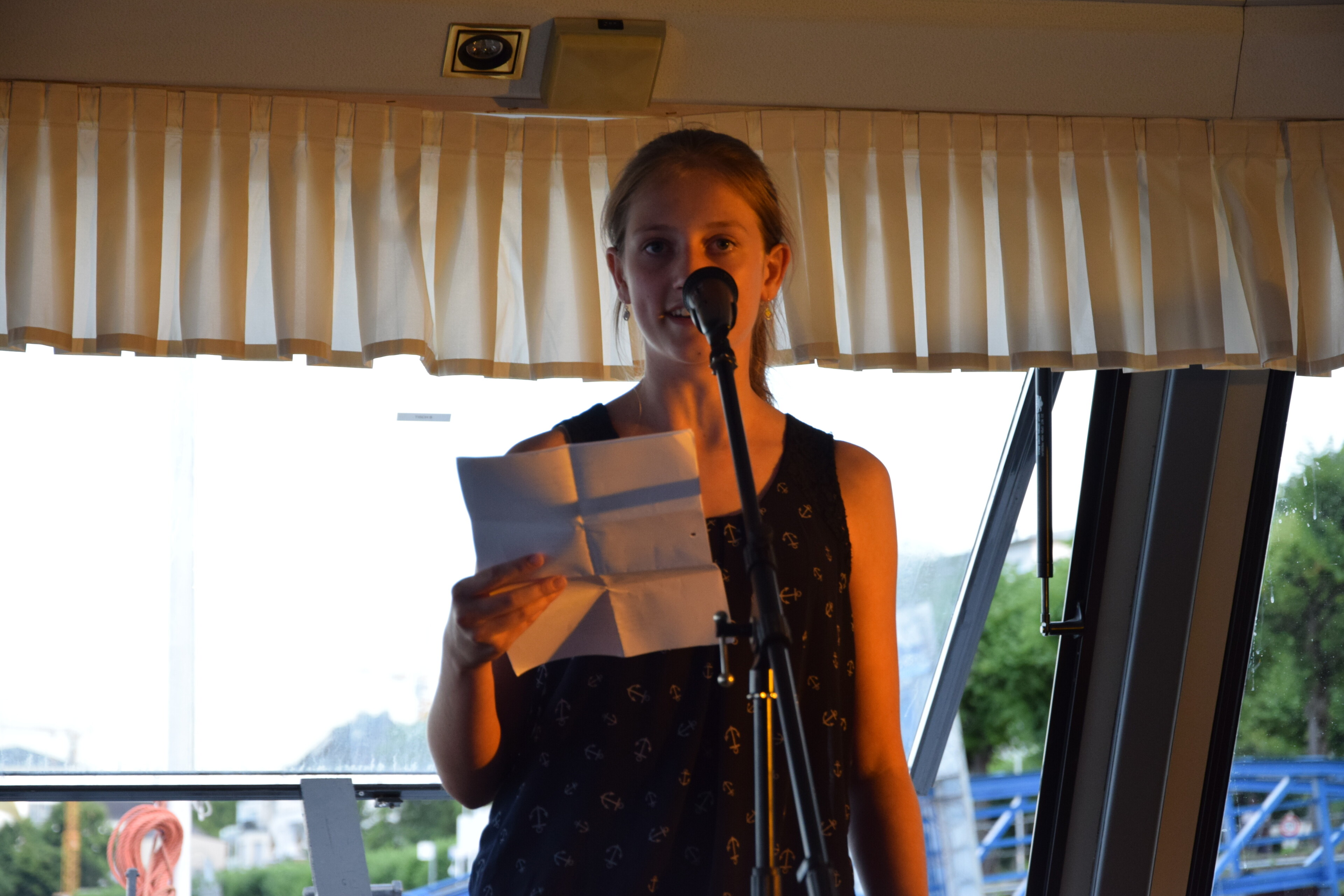 Lisa aus Paderborn hatte als jüngste Teilnehmerin an diesem Abend ihren ersten Auftritt von einem großen Publikum. Lisa aus Paderborn hatte als jüngste Teilnehmerin an diesem Abend ihren ersten Auftritt von einem großen Publikum.