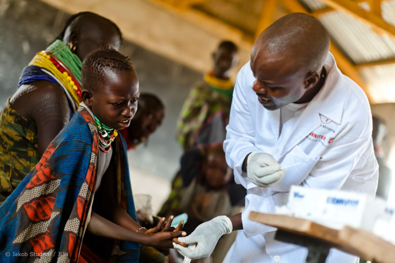 Die Johanniter-Unfall-Hilfe ist in Dschibuti und Kenia aktiv. Auch sie verteilen  Nahrungsmittel an Flüchtlinge, konzentrieren sich dabei aber auch auf HIV-Patienten und Waisenkinder. Darüber hinaus unterstützt die JUH ein Gesundheitszentrum und baut in K