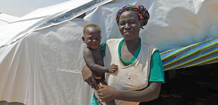 Nongoma mit ihrem Baby in einem Flüchtlingslager in Burkina Faso, Help – Hilfe zur Selbsthilfe/Burkina Faso Nongoma mit ihrem Baby in einem Flüchtlingslager in Burkina Faso, Help – Hilfe zur Selbsthilfe/Burkina Faso