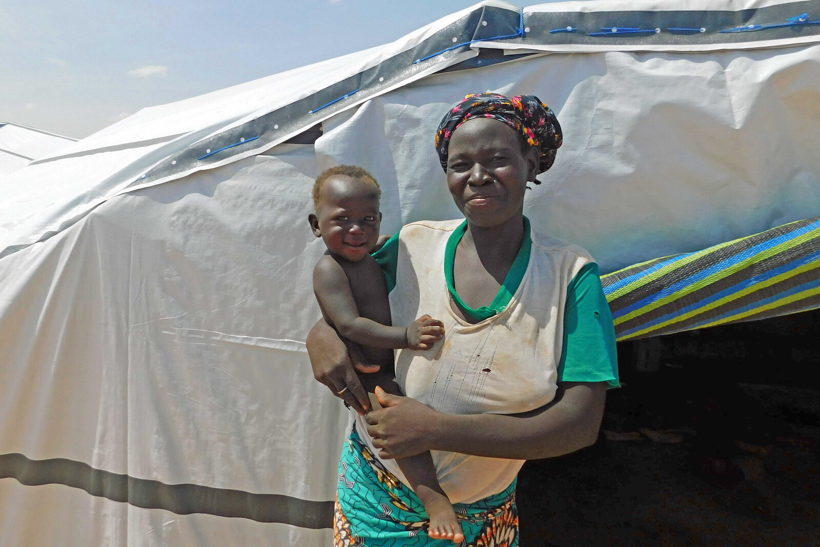 Nongoma mit ihrem Baby in einem Flüchtlingslager in Burkina Faso, Help – Hilfe zur Selbsthilfe/Burkina Faso