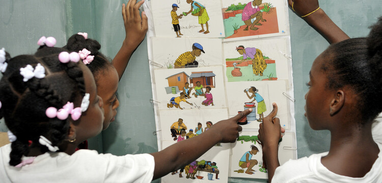 Kinder in Haiti werden über Cholera aufgeklärt Kinder in Haiti werden über Cholera aufgeklärt
