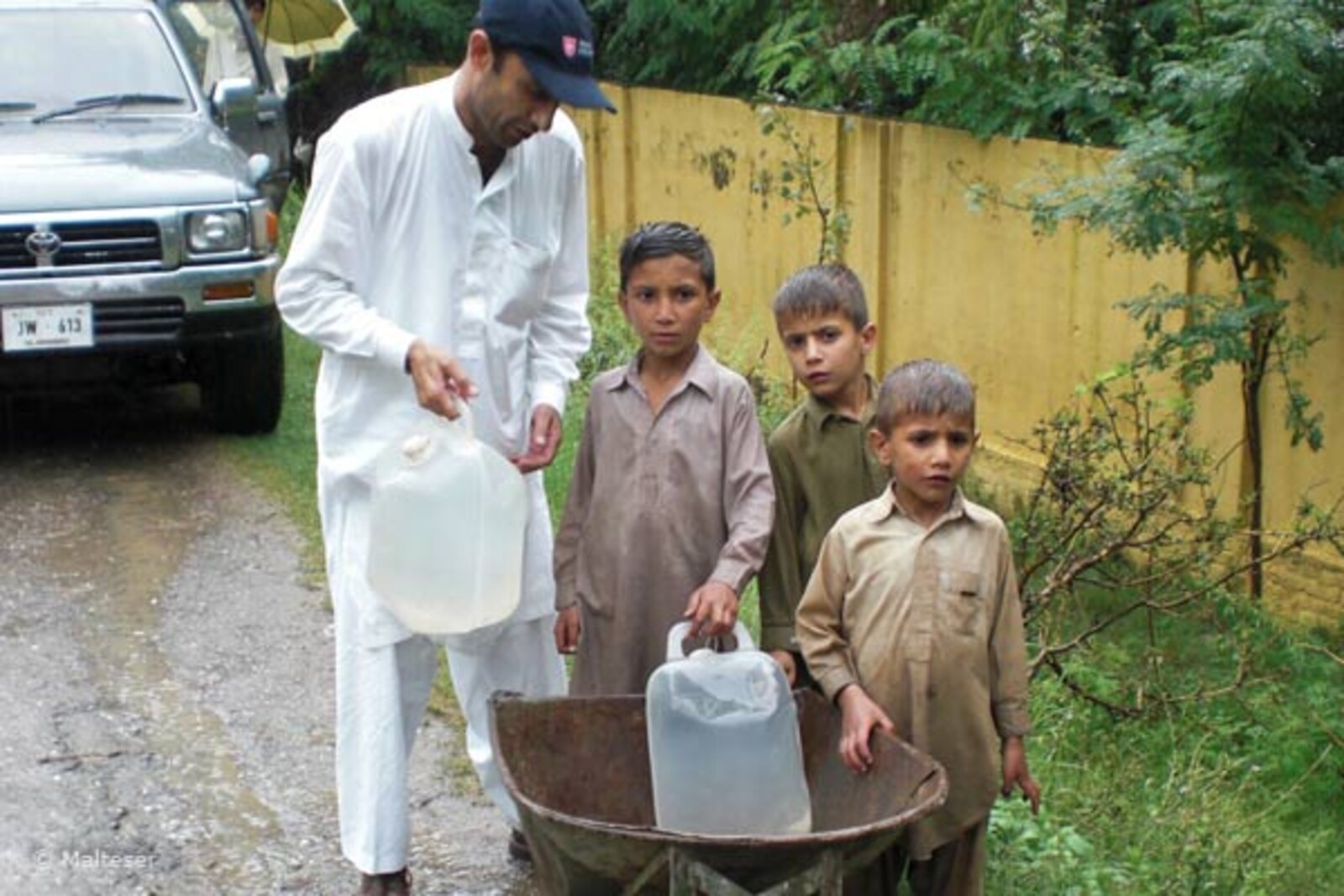 Flut Pakistan: Wasser für Kinder