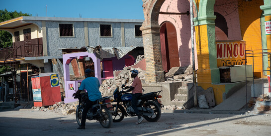 Ein zerstörtes Gebäude nach dem Erdbeben in Haiti