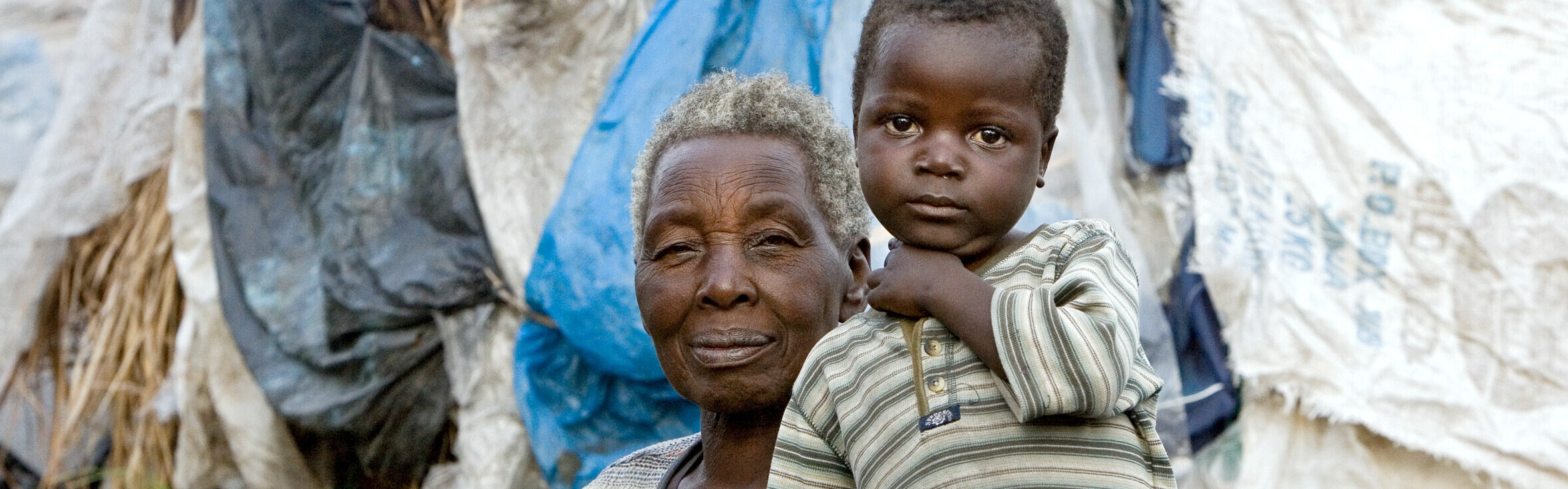 Eine Frau und ein Kind im Kongo (Archivbild). Jetzt online spenden und helfen!