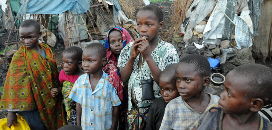 Zahllose Kinder wie diese Mädchen und Jungen sind in der DR Kongo auf humanitäre Hilfe angewiesen.