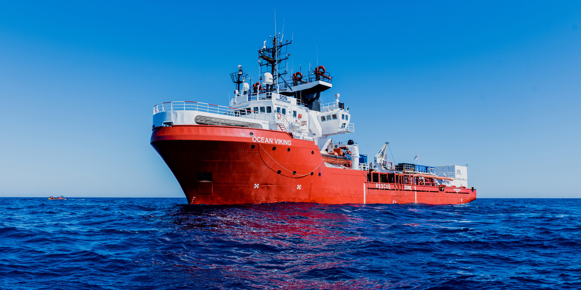 Die Ocean Viking auf dem Meer - Rettungsschiff der Organisation SOS MEDITERRANEE Die Ocean Viking auf dem Meer - Rettungsschiff der Organisation SOS MEDITERRANEE