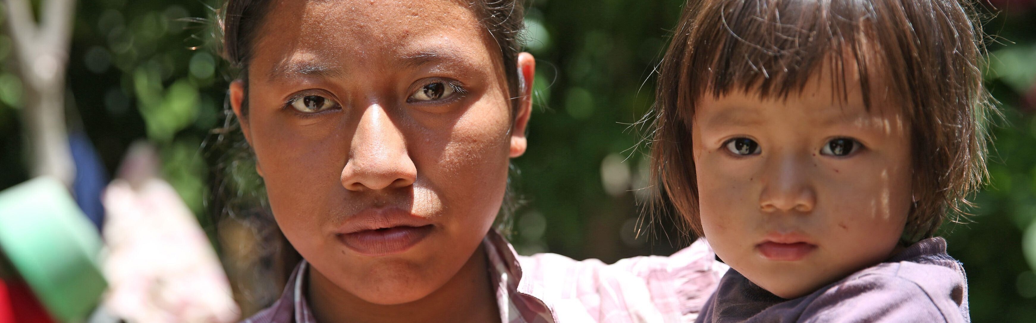 Eine Frau und ihre kleine Tochter in Guatemala im El Niño-Jahr 2016
