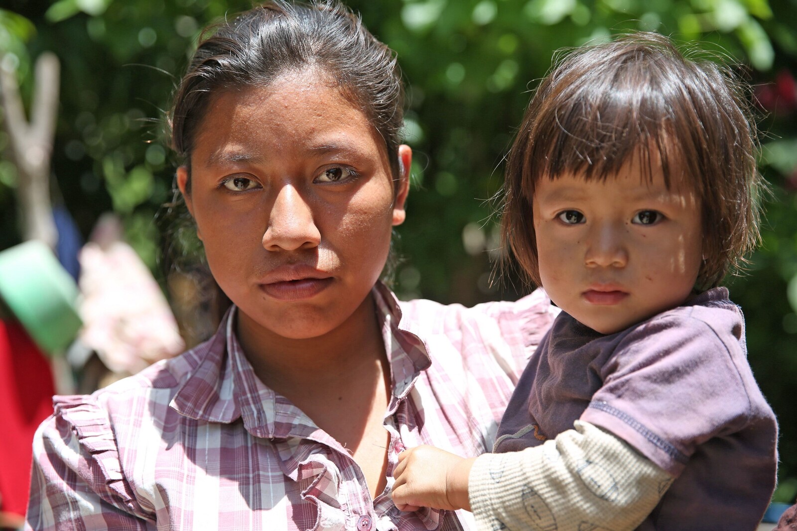 Eine Frau und ihre kleine Tochter in Guatemala im El Niño-Jahr 2016