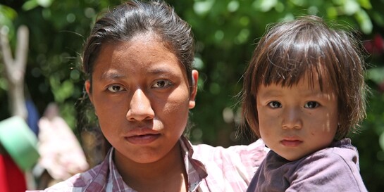 Eine Frau und ihre kleine Tochter in Guatemala im El Niño-Jahr 2016