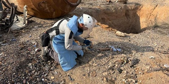 Ein Entminer sucht in Syrien nach gefährlichen Kriegsresten