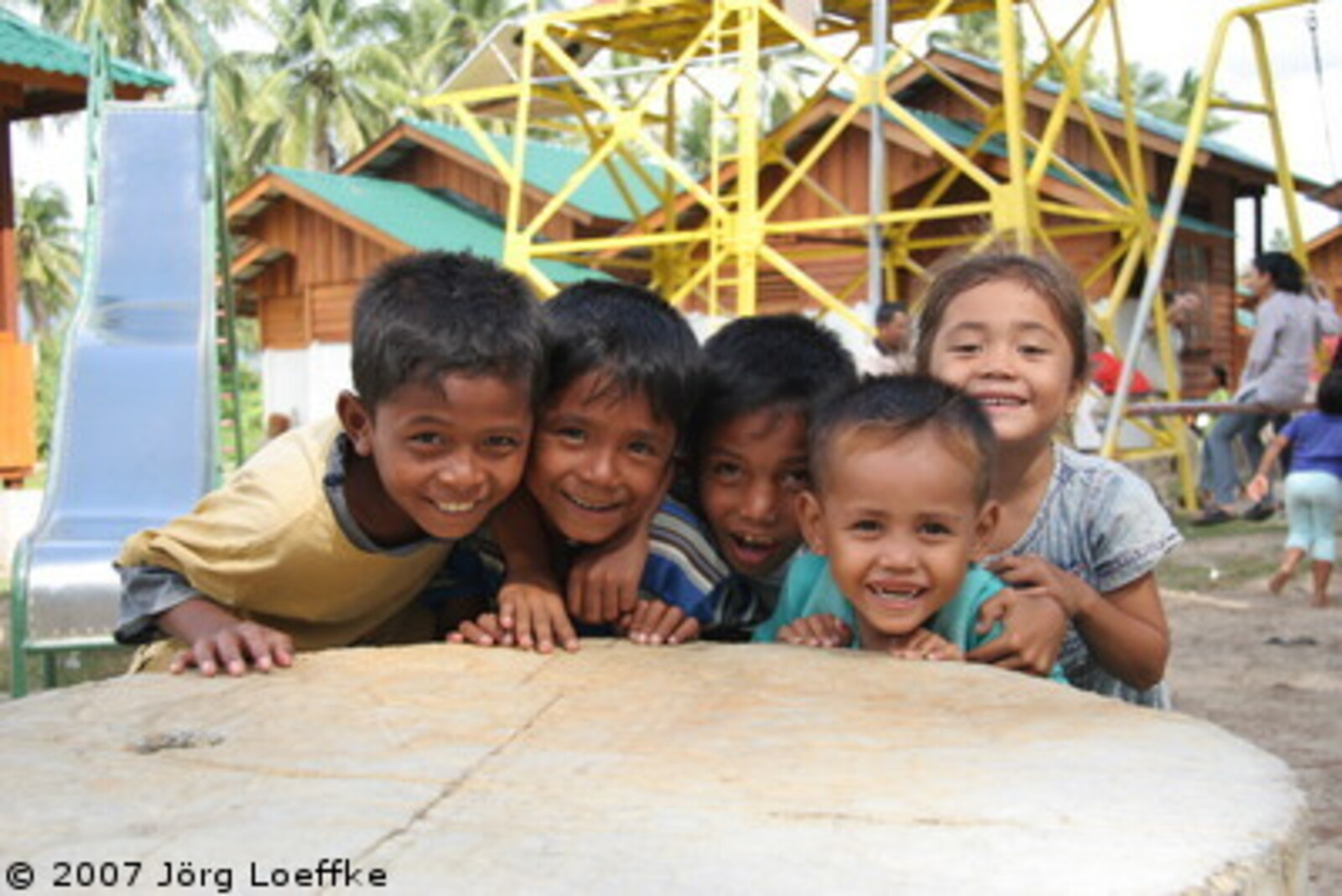 Tsunami-Hilfe Indonesien: fröhliche Kinder in Susoh