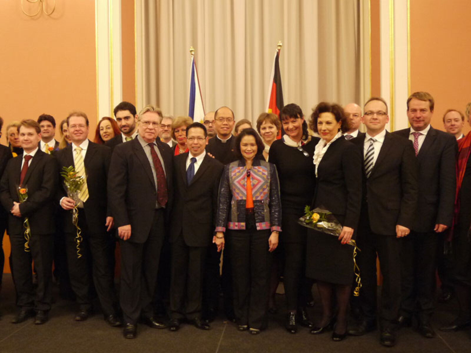 Gruppenfoto im Festsaal des Berliner Rathauses