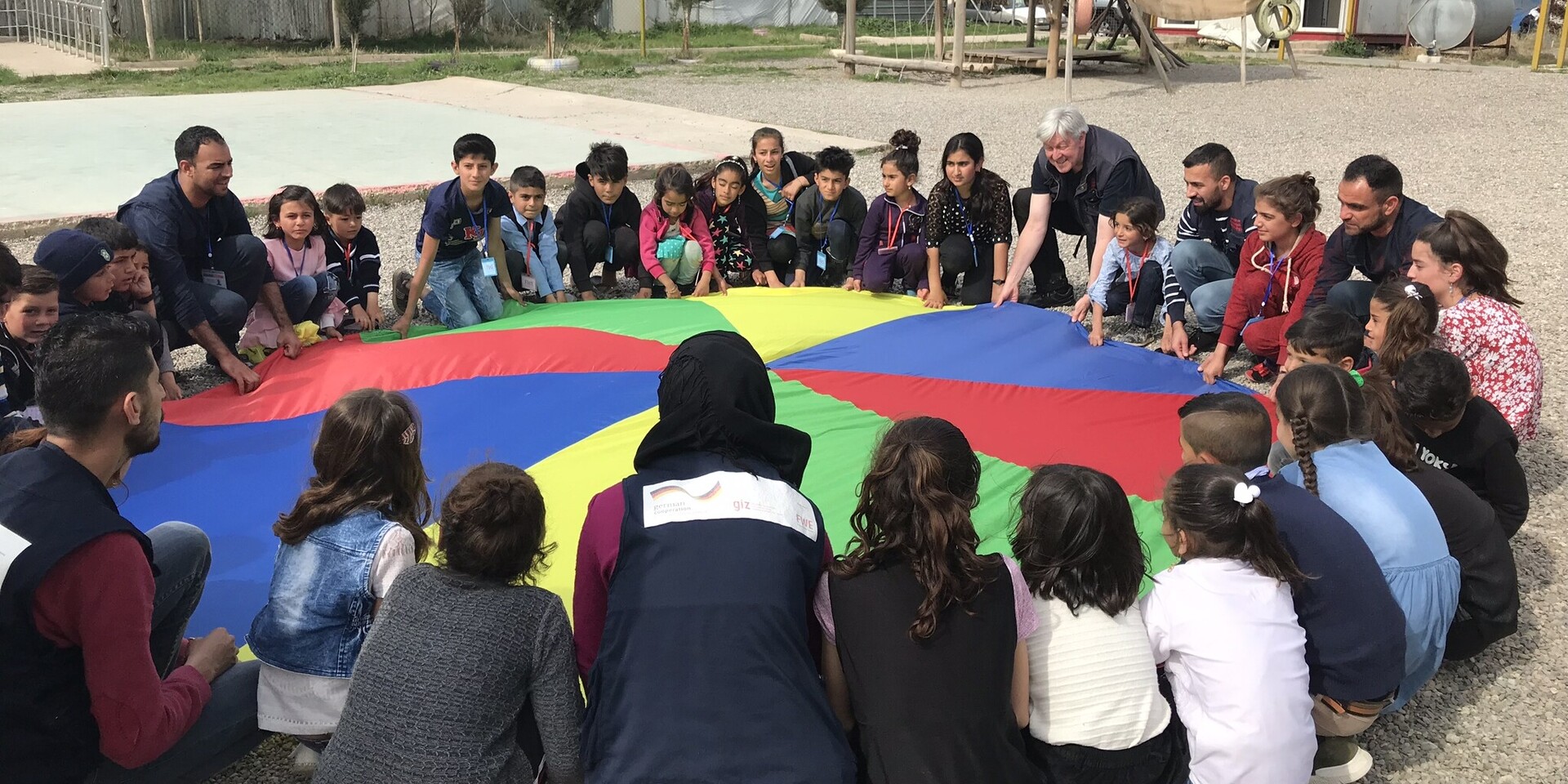 Hilfsprojekt im Nordirak: Kinder beim Spielen Hilfsprojekt im Nordirak: Kinder beim Spielen