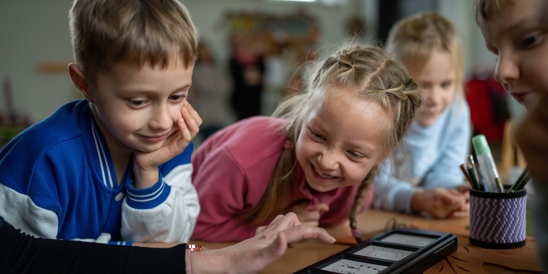 Geflüchtete Kinder aus der Ukraine beim Spielen