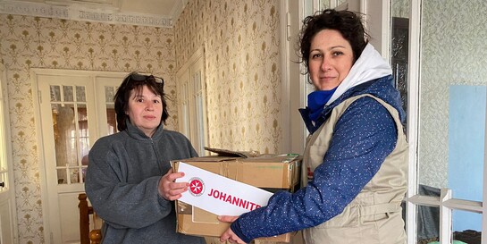 Die Johannitre verteilen Hilfsgüter an die vom Krieg in der Ukraine betroffenen Menschen