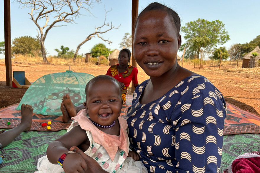 Eine Mutter mit ihrer Tochter im Südsudan Eine Mutter mit ihrer Tochter im Südsudan