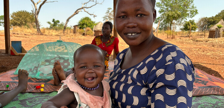 Eine Mutter mit ihrer Tochter im Südsudan