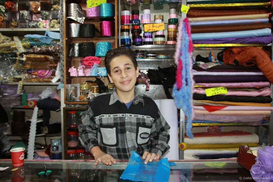 Sicher fühlen. Abdulwahad, 13, arbeitet 12 Stunden am Tag: "Für mich ist der Schmerz in den Augen meiner Eltern, wenn ich von der Arbeit komme, das Schlimmste. Ich kann sehen, wie ihre Herzen brechen. Ich möchte mich wieder sicher fühlen und Pilot werden."