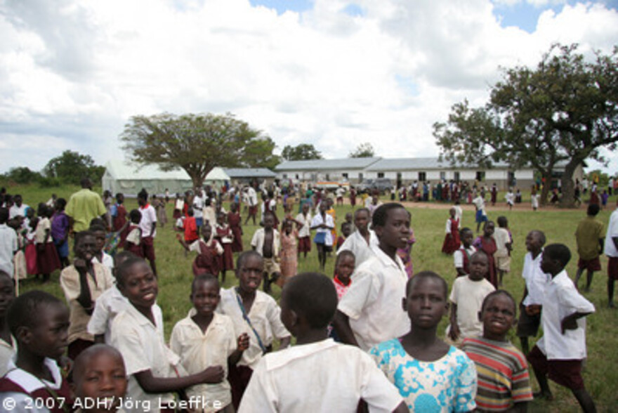 Flut Afrika: Das Gebäude der Tyngor Primary School