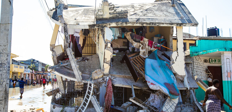 Ein zerstörtes Haus in Haiti nach dem Erdbeben in 2021 