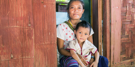 Frau und Kind in Myanmar, wo sich Erdbeben ereignet hat (Archivbild)