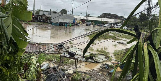 Zerstörung nach Taifunen in Vietnam und auf den Phliippinen