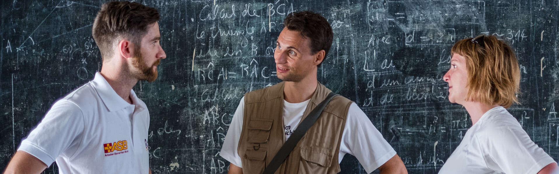 Mitarbeiter von Aktion Deutschland Hilft und ASB in einer Schule in Haiti