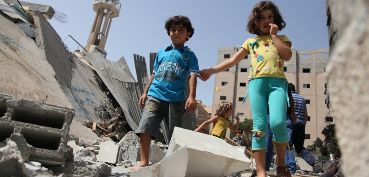 Kinder in der Stadt Gaza im Nahen Osten Kinder in der Stadt Gaza im Nahen Osten