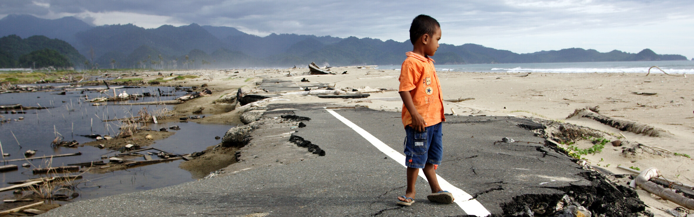 Nach dem schweren Tsunami vor der Küste Indonesiens ist die Zerstörung in über 13 Ländern rund um den Indischen Ozean gewaltig.