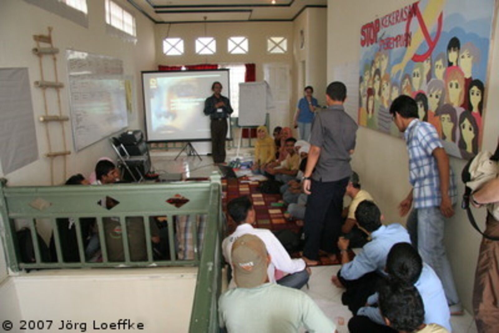Tsunami-Hilfe Indonesien: Jugendworkshop im CARE-Jugendzentrum