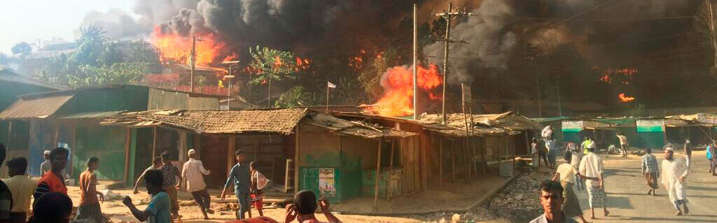 Tausende Menschen verlieren nach dem Feuer in einem Rohingya-Camp in Bangladesch ihre Unterkunft
