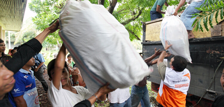 World Vision bereitet nach dem Erdbeben & Tsunami in Indonesien die Nothilfe vor Ort vor (Archivbild) World Vision bereitet nach dem Erdbeben & Tsunami in Indonesien die Nothilfe vor Ort vor (Archivbild)
