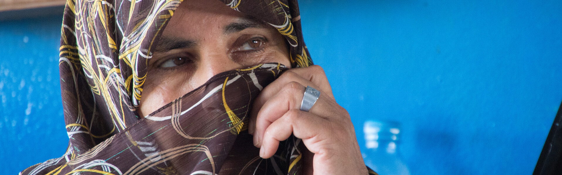 Frau aus Syrien spricht über ihre Flucht.