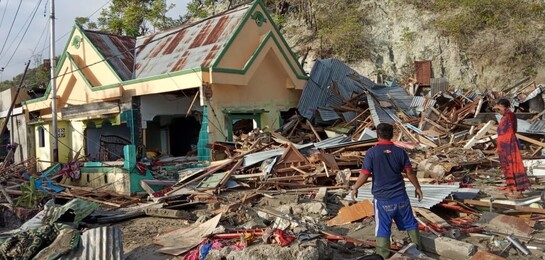Zerstörte Häuser auf der indonesischen Insel Sulawesi