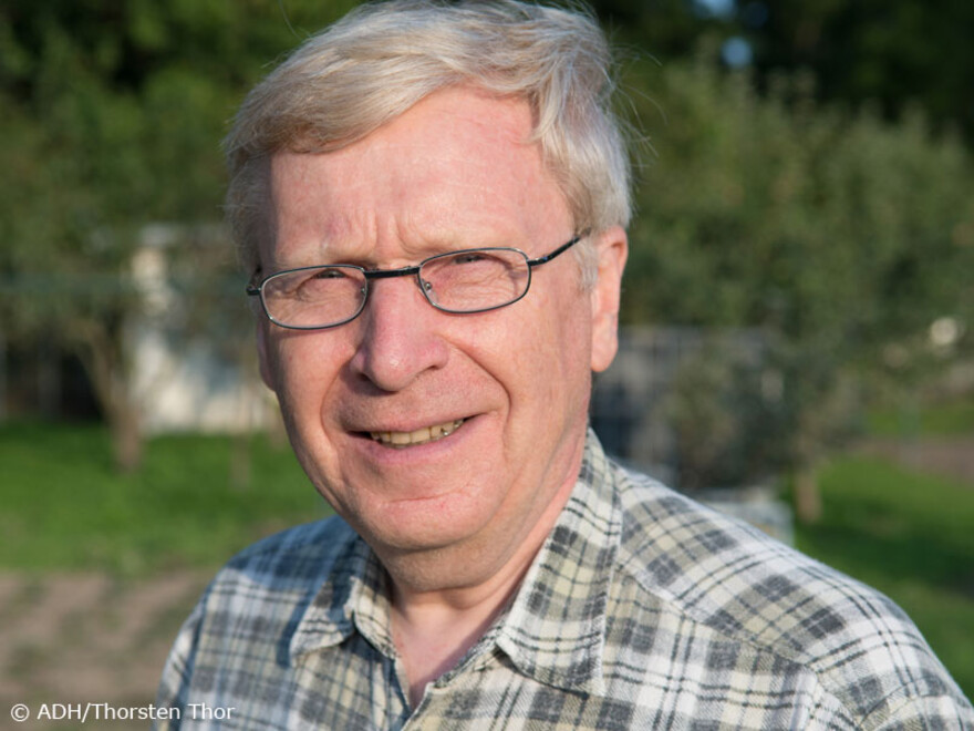 089-bs-hochwasser-okt-89 Martin Külls von ADRA organisierte zusammen mit Franz Kapser drei Infoabende, auf denen sich 30 bis 50 Leute über die Einsatzvielfalt von Mikroorganismen informieren konnten