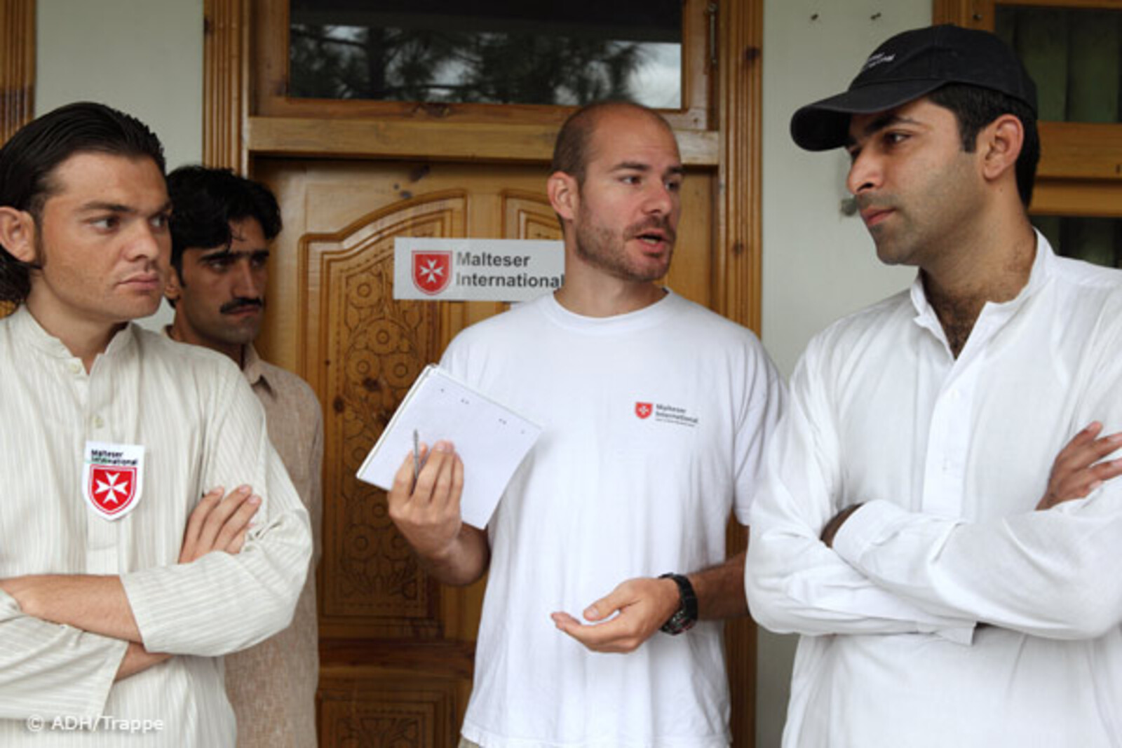 011pakistan-trappe-besprechung2 Flut Pakistan: Helfer der Malteser in einer Besprechung2
