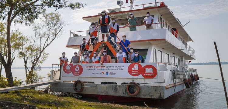 Das Medizinschiff der Hilfsorganisation World Vision versorgt entlegene Amazonasgebiete