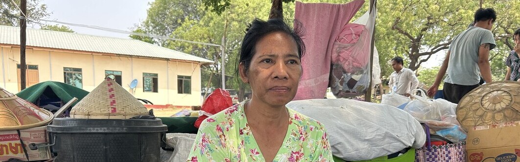 Eine Frau verlor ihre Mutter durch das Erdbeben in Myanmar