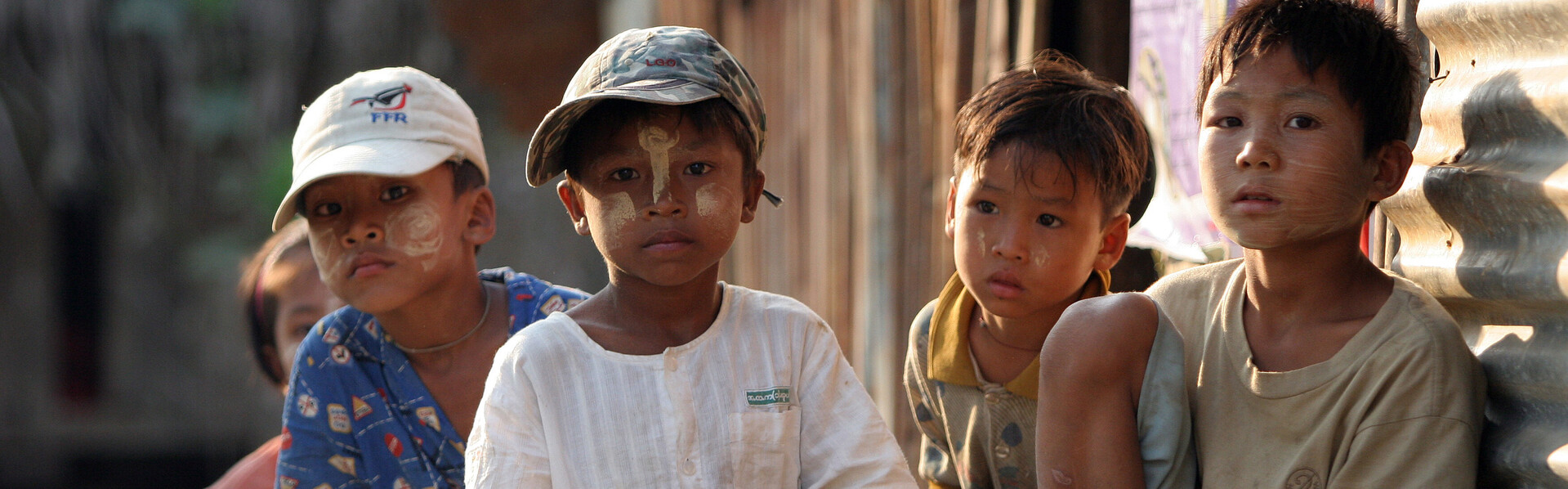 Kinder in Myanmar, einem Nachbarland von Thailand 