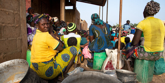 Geflüchtete Frauen in Burkina Faso, einem Nachbarland von Mali, Help - Hilfe zur Selbsthilfe/Anne Mimault (Symbolbild) 