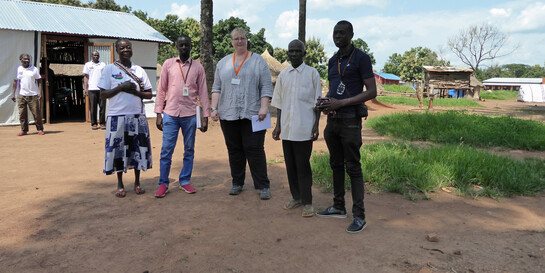 Caroline Klein von World Vision bei einem Projektbesuch im Südsudan