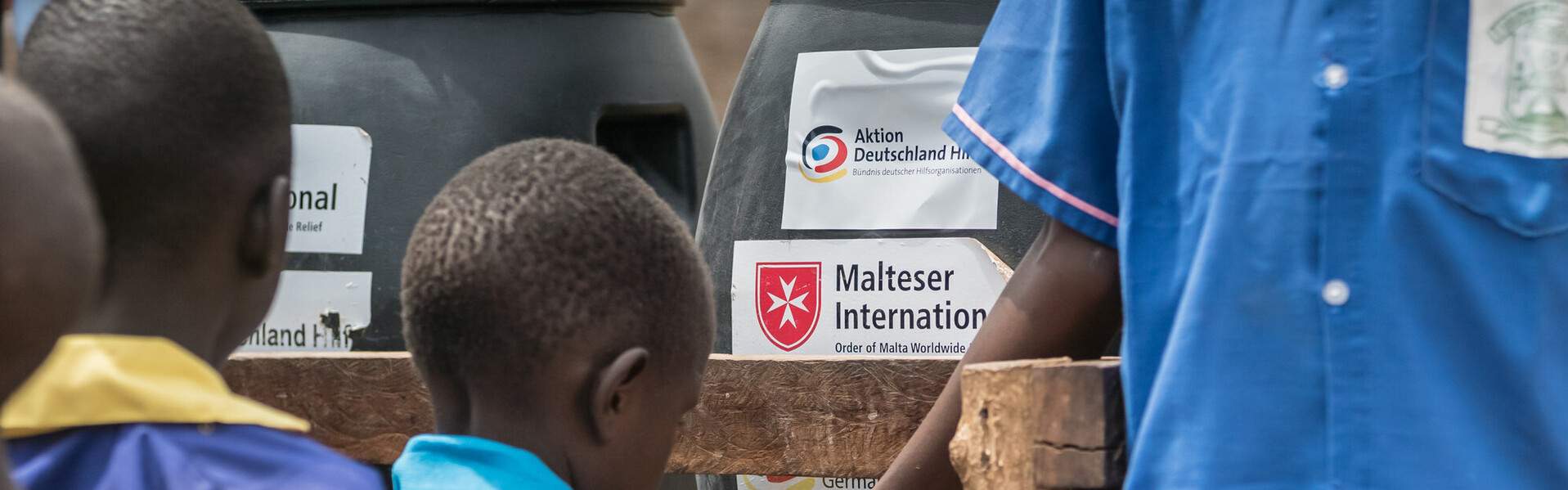 Kinder im Südsudan erhalten sauberes Wasser.