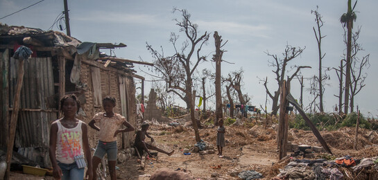 Mädchen im verwüsteten Haiti: Hurrikan Matthew richtete 2016 großen Schaden an