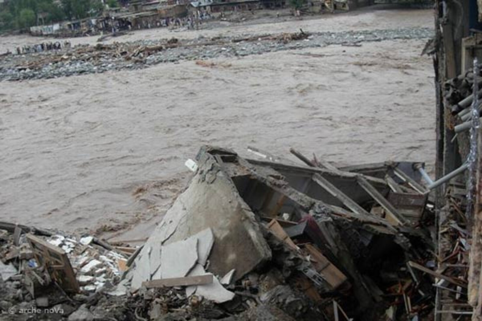 schlamm Flut Pakistan: Ganze Straßenzüge wurden weggespült.